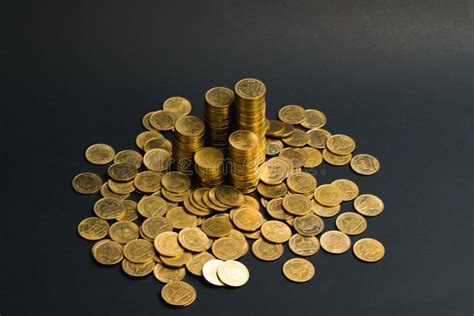 Ahorros Columnas Cada Vez Mayores De Las Monedas Pilas De Monedas