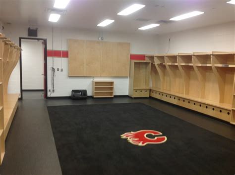 Hockey fans are divided over the plans to replace the Saddledome 16