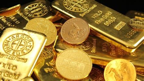 Gold Falls Over 1 As Investors Take Profits Attention Shifts To Us