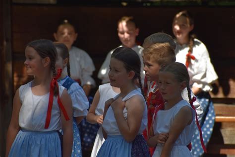 Ro Novsk Slavnosti D Tsk Soubor Heleny Salichov