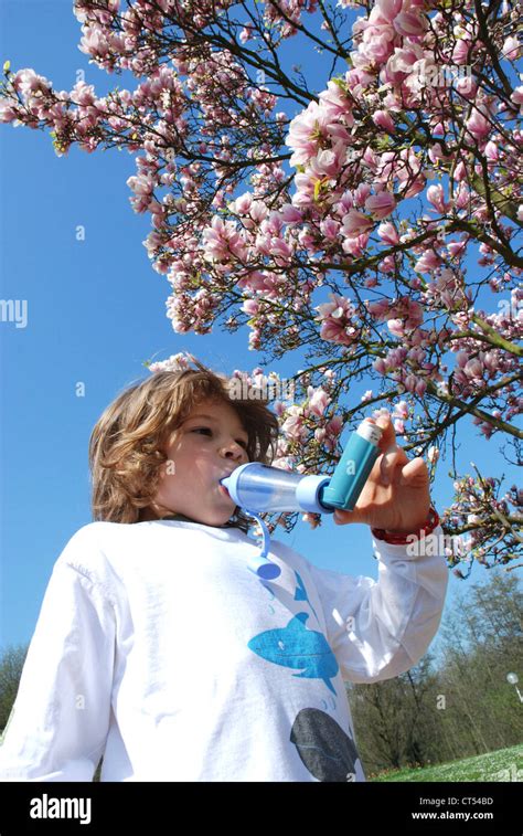 ASTHMA TREATMENT, CHILD Stock Photo - Alamy