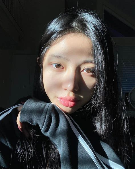 リュ・ウォンさんのインスタグラム写真 リュ・ウォンinstagram 「3 3 Looks 100000 Bare Face Idk