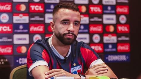 Bahia supera concorrência do Palmeiras e encaminha contratação de Caio