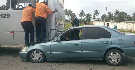 G Colis O Entre Carro E Nibus Deixa Tr Nsito Lento Em Jacarecica