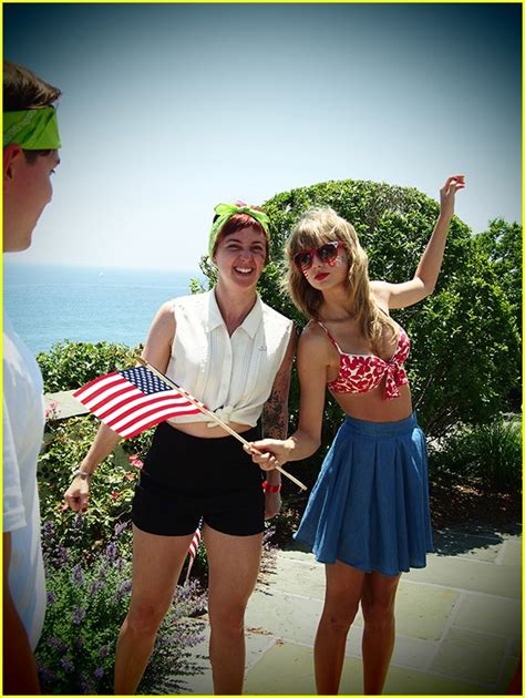 Taylor Swift Bikini Babe At Fourth Of July Party Photo 2904828 Bikini Taylor Swift