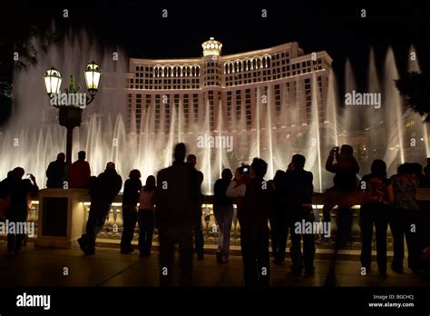 Dancing Fountains of Bellagio - Night Scene - Las Vegas Bellagio Hotel Casino - The Strip Stock ...