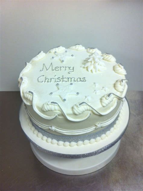 Brigitta's Cakes: Christmas cake with Royal Icing