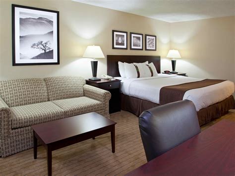 Family Hotels in Ohio near Canton, OH | Holiday Inn Canton (Belden Village)