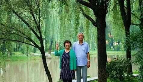 60歲夫妻賣房子旅遊，回來後還想讓兒子養老，兒子：你們太過分了 每日頭條