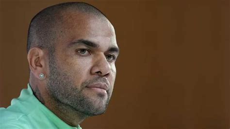 Real Ou Fake Internet Diz Que Daniel Alves Morreu Na Cadeia Entenda