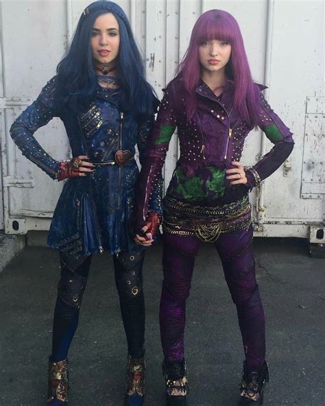 New Photo Of Evie And Mal Descendants2 Descendants Costumes Disney