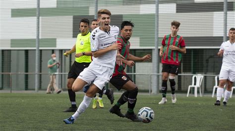 El Fisterra Vence Al Laracha Y El Paiosaco Se Lleva Un Punto De Boiro