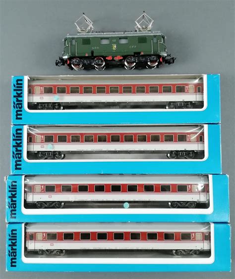 Märklin E Lok 3014 Spur H0 mit 4 Waggons Badisches Auktionshaus