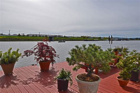 Jantzen Beach Moorage ⋆ Portland Floating Homes