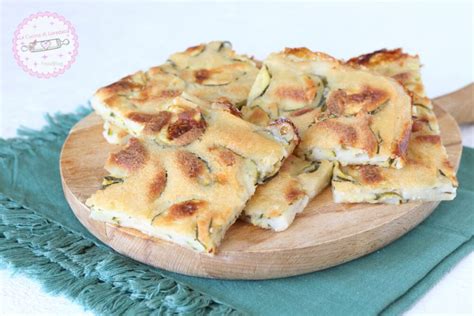 Schiacciata di zucchine croccante la più semplice e la più buona