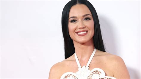 Katy Perry Ihr Naked Dress Bei Vogue World Sieht Aus Wie Ein Kunstwerk