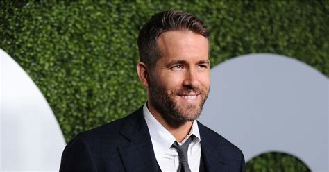 Funny Ryan Reynolds Tweets | POPSUGAR Celebrity