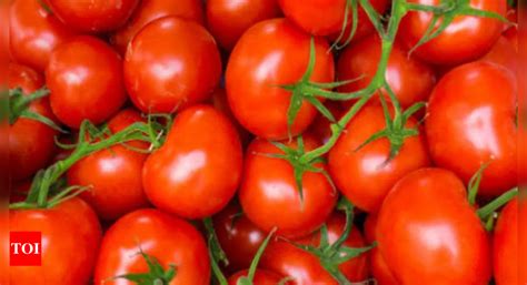 Wholesale Tomato Prices Fall 29 In Delhi Retail Rates May Ease Soon