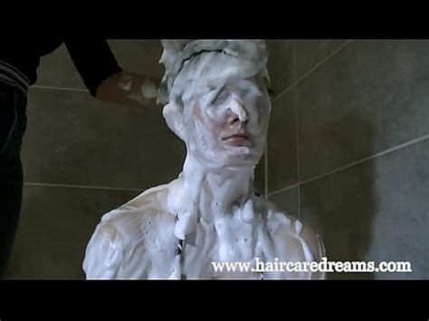 Girl Gets Lathering In The Bathtub XVIDEOS