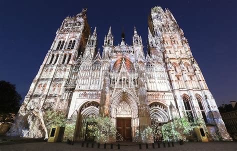 Famosa catedral de notre dame de rouen en el día soleado rouen francia