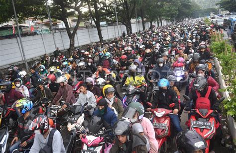 Pemudik Bersepeda Motor Di Pelabuhan Merak Antara Foto