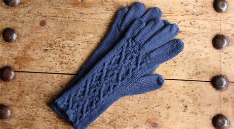 Womens Merino Wool Gloves With Cable Pattern Woolly Good Stuff