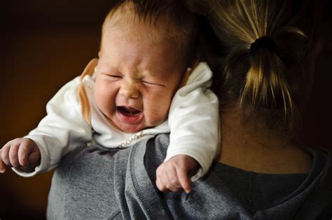 Síndrome do bebê sacudido o que é sintomas e como prevenir Minha Vida