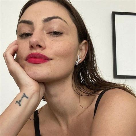 Phoebe Tonkin Triangle Tattoo Icons Tattoos Celebrities Tatuajes