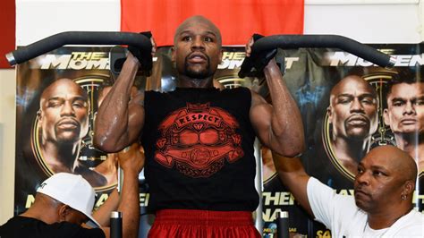 Inside the Mayweather Boxing Club in Vegas: Mayweather in the gym ahead ...