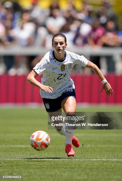 716 Emily Fox Soccer Player Stock Photos, High-Res Pictures, and Images ...