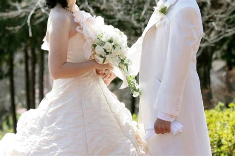 「結婚式を挙げるのは面倒」と感じる男女は6割 「余興や人前でのキスが嫌」などの声 Itmedia ビジネスオンライン