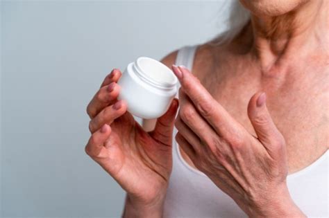 Best Moisturizer For 70 Year Old Skin