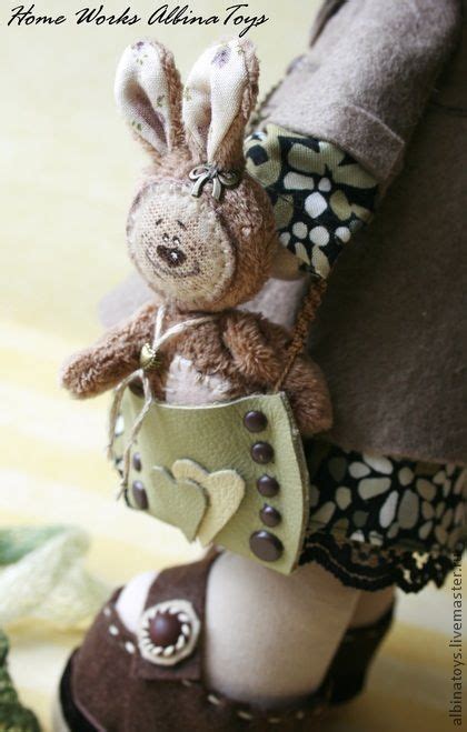 Коллекционная текстильная кукла Рита в кофейных тонах.