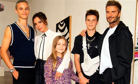 Fam Lia Como Plateia Victoria Beckham Lan A Cole O De Primavera Ver O