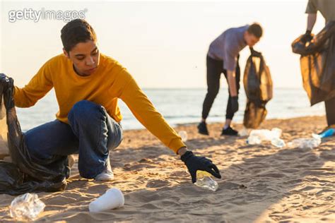 Earth Day Volunteers Activists Collects Garbage Cleaning Of Beach