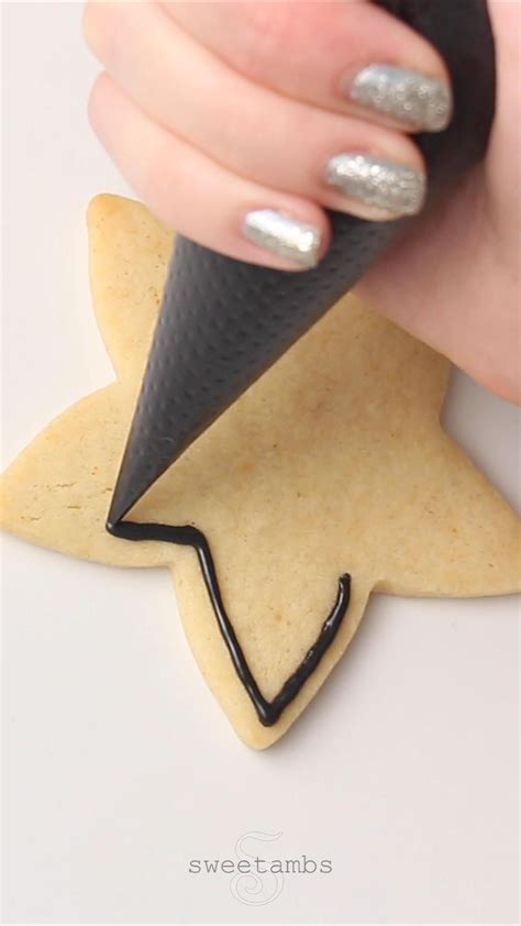 How To Make Black Royal Icing Step By Step Guide Artofit