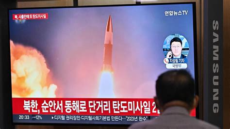 Nordkorea Feuert Erneut Raketen Ins Meer Wieder Fliegen Raketen Aus