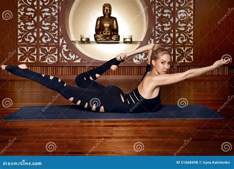 Belle M Ditation Bouddha De Gymnastique De Pilates De Yoga De Femme