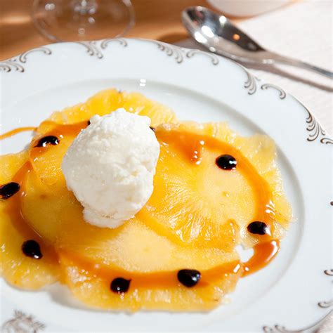 Recette Carpaccio d ananas aux fruits de la passion et à la glace coco