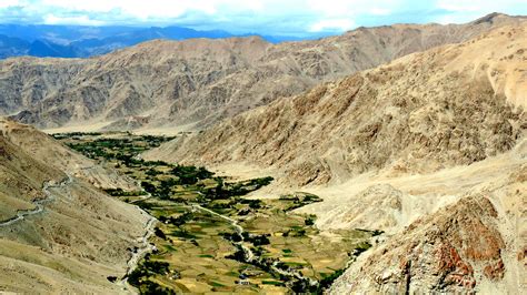 Khardung La Pass - Location, Weather, How to Reach, Things to Do | Adotrip