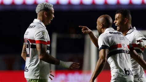 Sensacional São Paulo revela bastidores de gol inusitado de falta assista