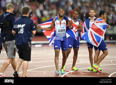 Gb Gagner La Finale Du Relais 4 X 100 M Hommes Banque De Photographies