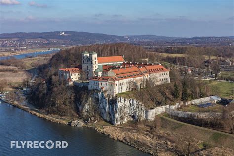 Opactwo Benedyktynów w Tyńcu Klasztor Tyniec z lotu ptaka dron