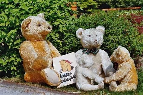 Four Steiff Teddy Bears With Vintage Teddy Bear Book Ca 1930 Alte