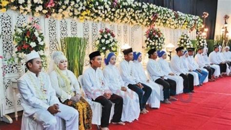 Pasangan Daftar Nikah Massal Rangkaian Hut Ke Kota Kendari