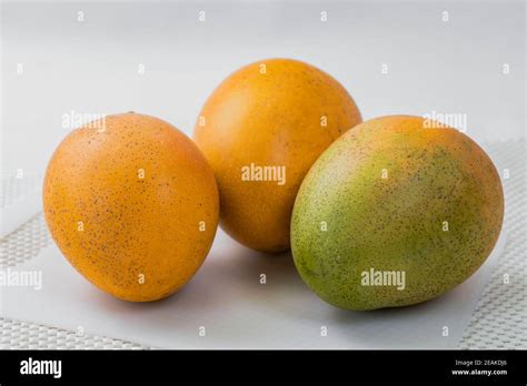 People Eating Mangoes Hi Res Stock Photography And Images Alamy