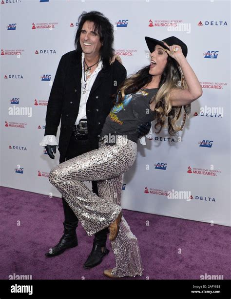 Los Angeles Usa 25th Jan 2020 Alice Cooper And His Daughter Calico