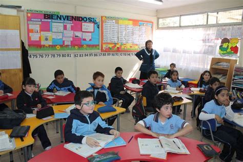 Escuela de Ingeniería en Geomensura y Cartografía realiza donación