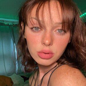 Fit Busty College Slut Allison Francine Porn Pic