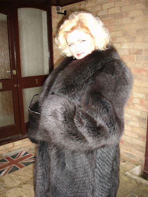 Pin By Sandra Huntington On Elizabeth Fur Fashion Fox Fur Jacket Fur